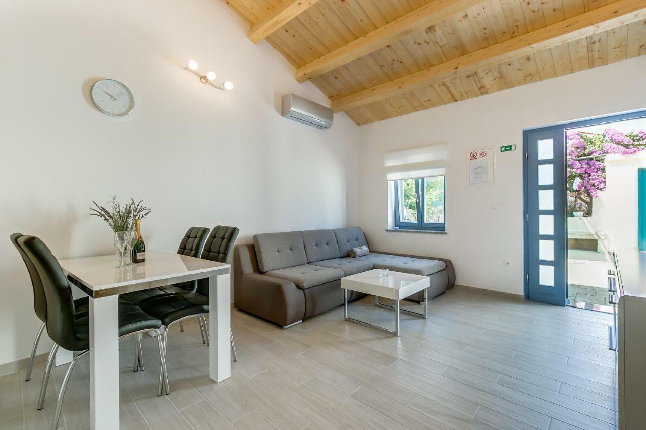 Apartments Relax Lussingrande Esterno foto